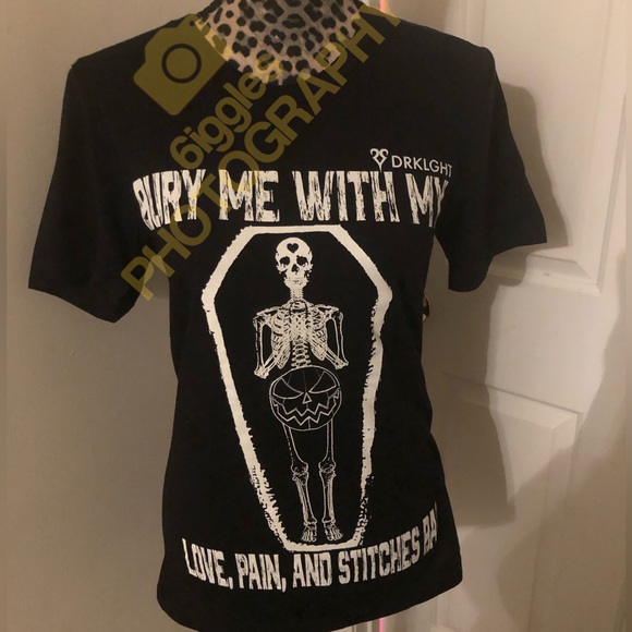 DRKLGHT Love Pain and Stitches LPS size SMALL top shirt t-shirt - Picture 2 of 3